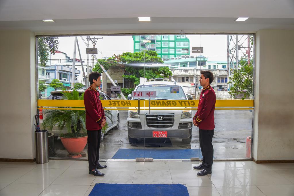 City Grand Hotel Mandalay Bagian luar foto
